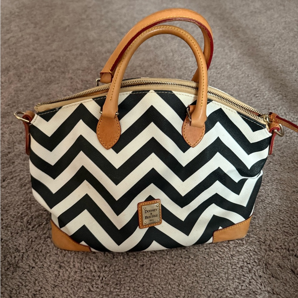 Dooney & Bourke black and white zig zag purse